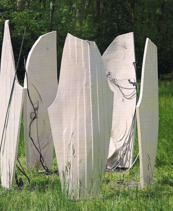 <i>Vele</i>, 2013 Vetroresina e ferro, cm 240. Diametro dell’installazione cm 450