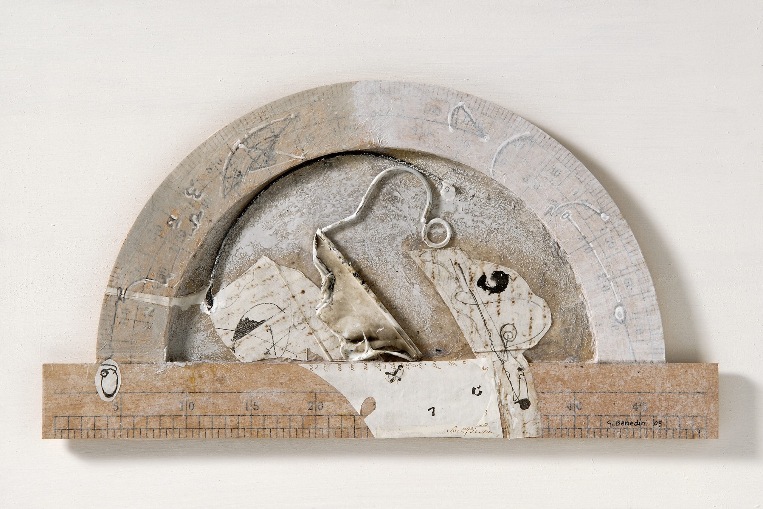 <i>Goniometro</i>, 2009<br />Polimaterico su legno, cm 40 x 60